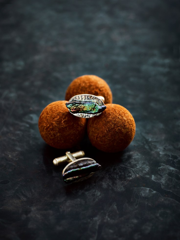 b SMALL Freshwater pearl cufflinks on silver £151